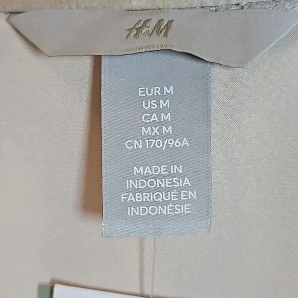 H&M Button Down Long Sleeve Top Silky Beige Size M - Picture 8 of 8